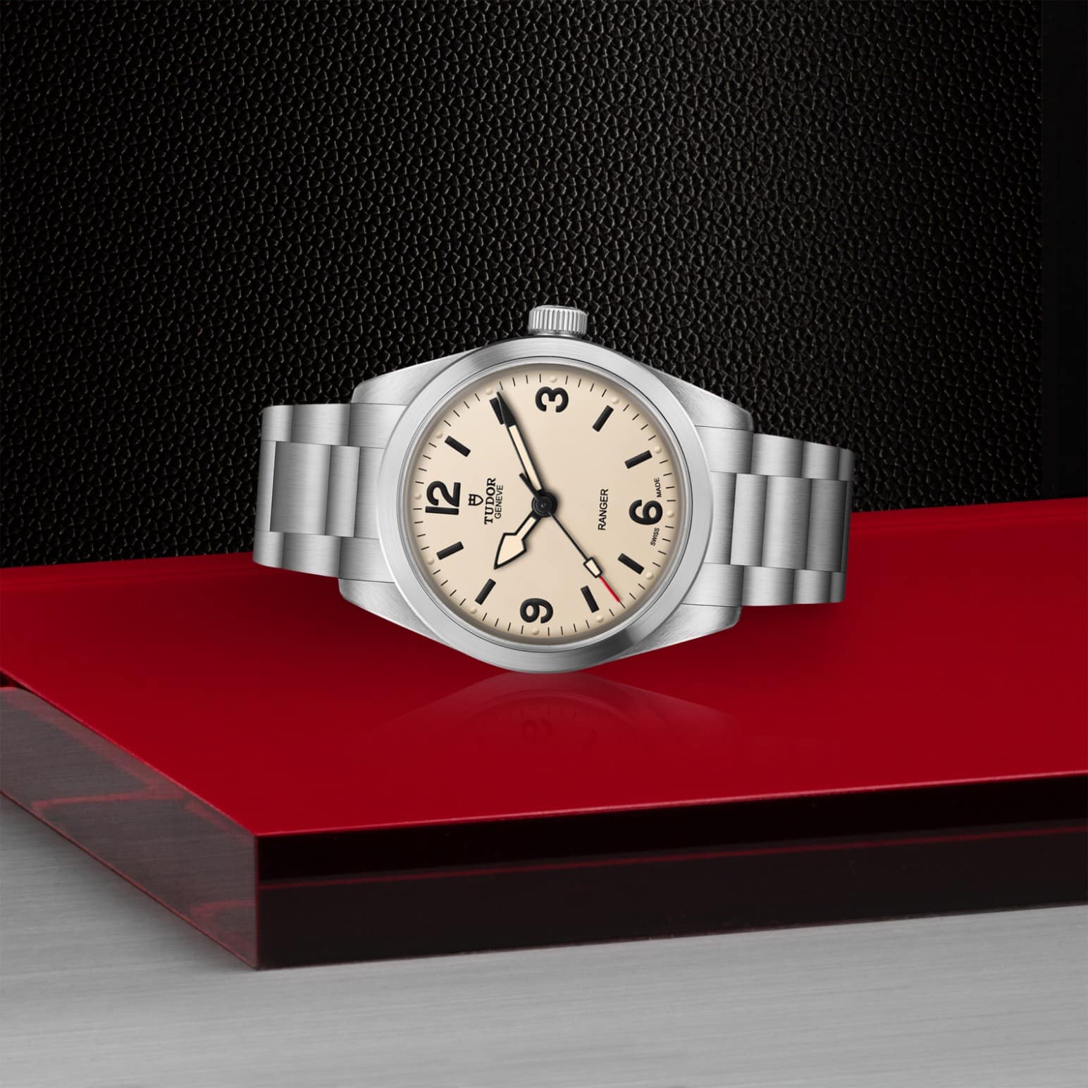 tudor-m79930-0007-1.jpg